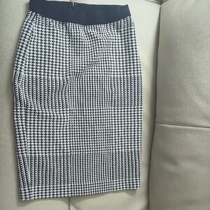 Ann Taylor Black and White Houndstooth Pencil Skirt